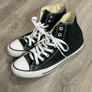 High top Chuck Taylor All Star Canvas. Men’s size 7.5 | Women’s size 9.5.